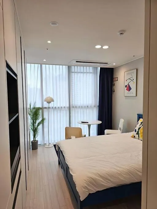 Yeongjeong Ocean & Park View Apartment Incheon
